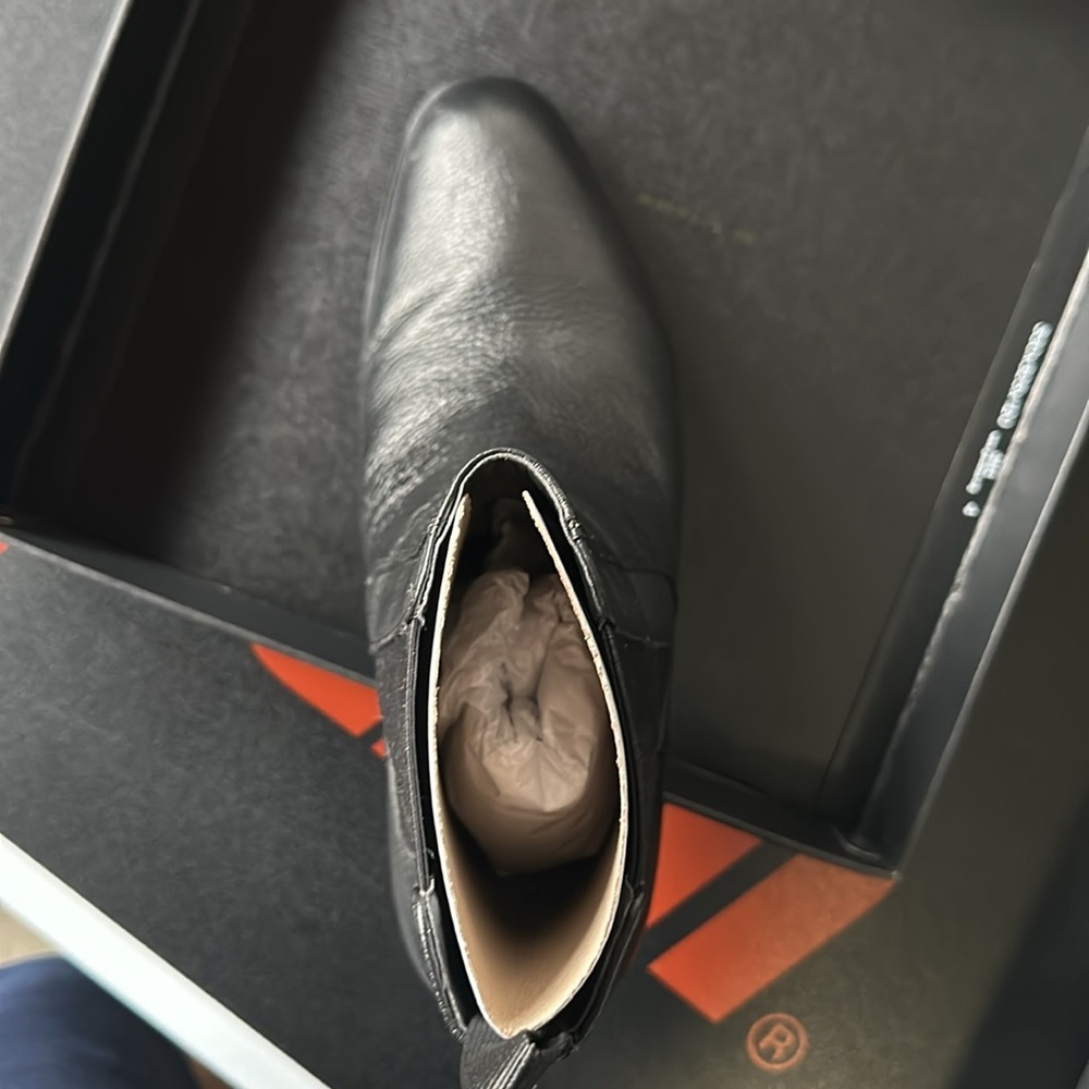 Men Chelsea Boot - Picture 2 of 6